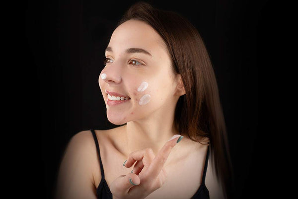 7 best skincare products for women with ACNE, according to experts in UAE, for 2023